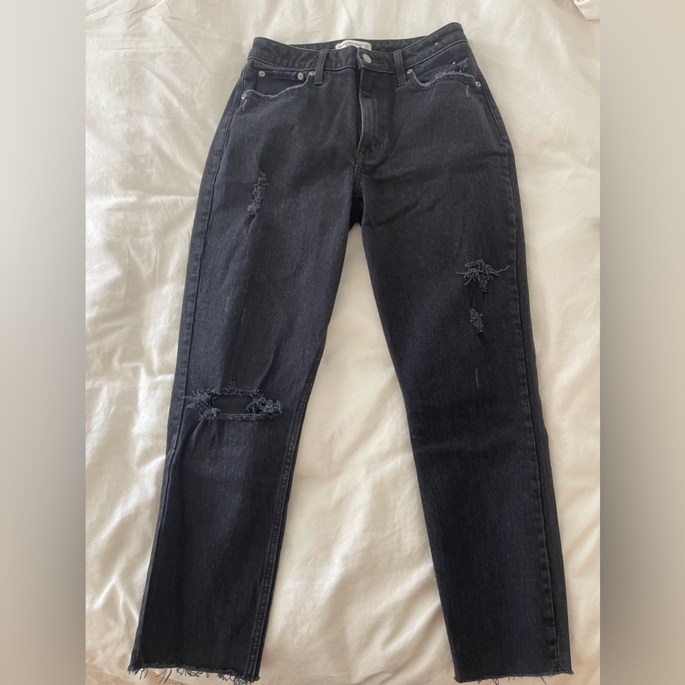 Abercrombie & Fitch High Rise Mom Jean. Black/Size 27/ Size 4